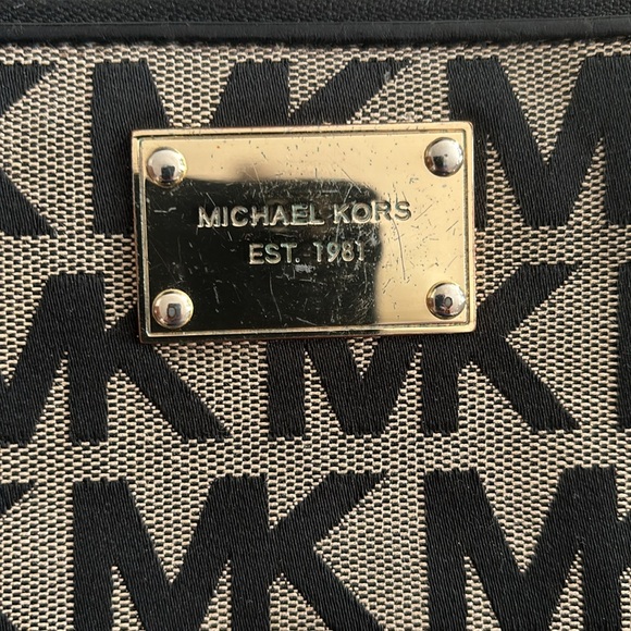 Michael Kors wallet - Picture 8 of 10